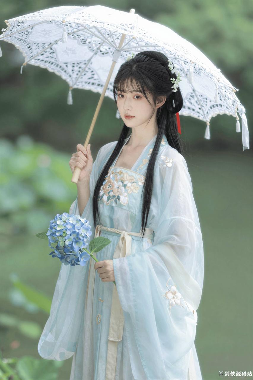 浅蓝齐胸汉服荷塘绣球人像.jpg